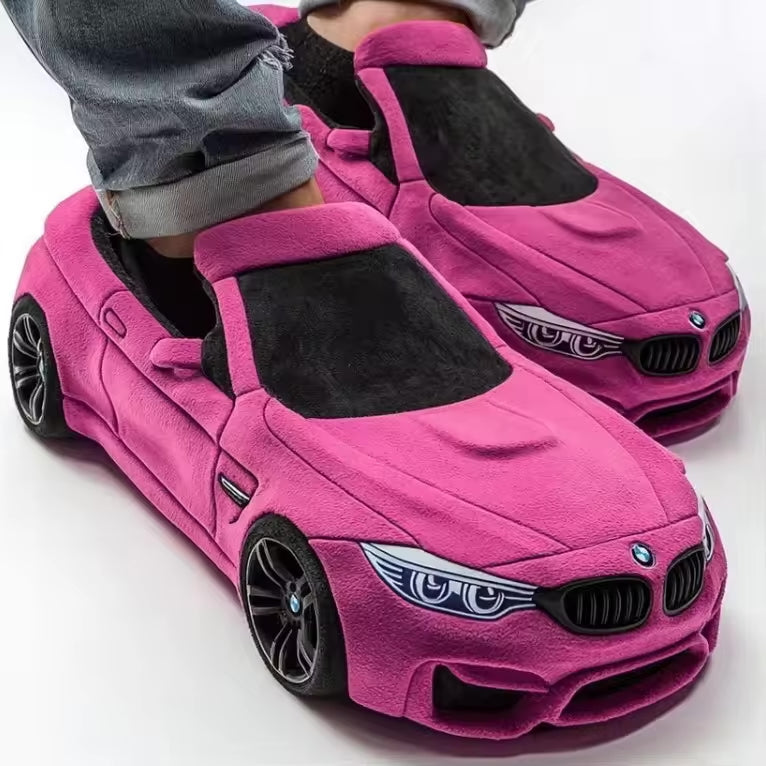 "Beheizte Herrenhausschuhe im Autodesign mit rutschfester Sohle, warmem Innenfutter und detailgetreuer Optik für Winterkomfor