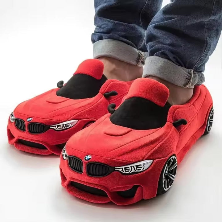 "Beheizte Herrenhausschuhe im Autodesign mit rutschfester Sohle, warmem Innenfutter und detailgetreuer Optik für Winterkomfor