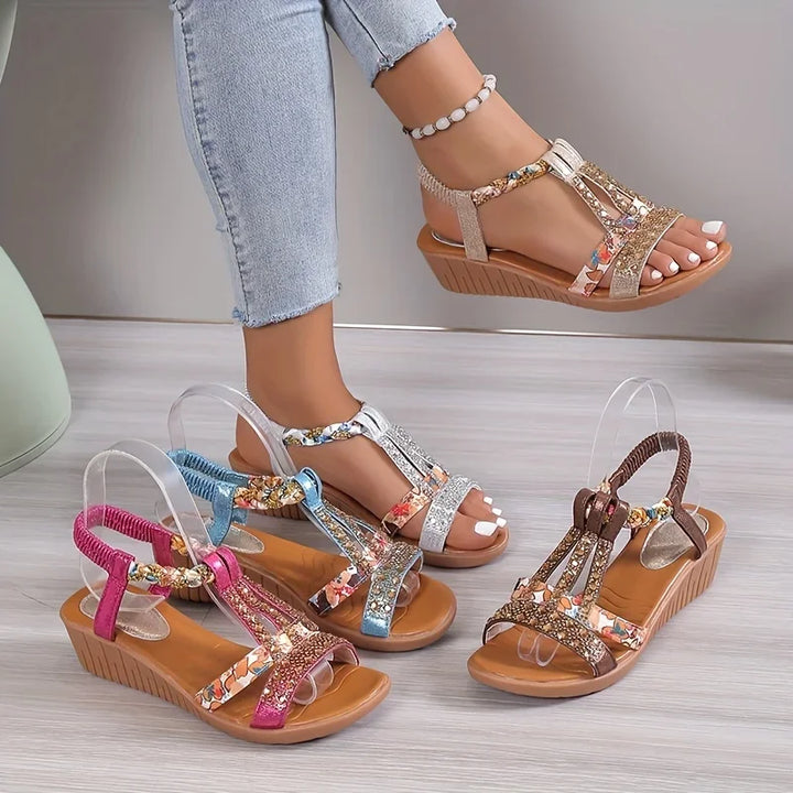 Bequeme Damen Keilsandalen mit 4 cm Absatz, orthopädische Sohle, modernes Design, ideal für Frühling/Sommer.