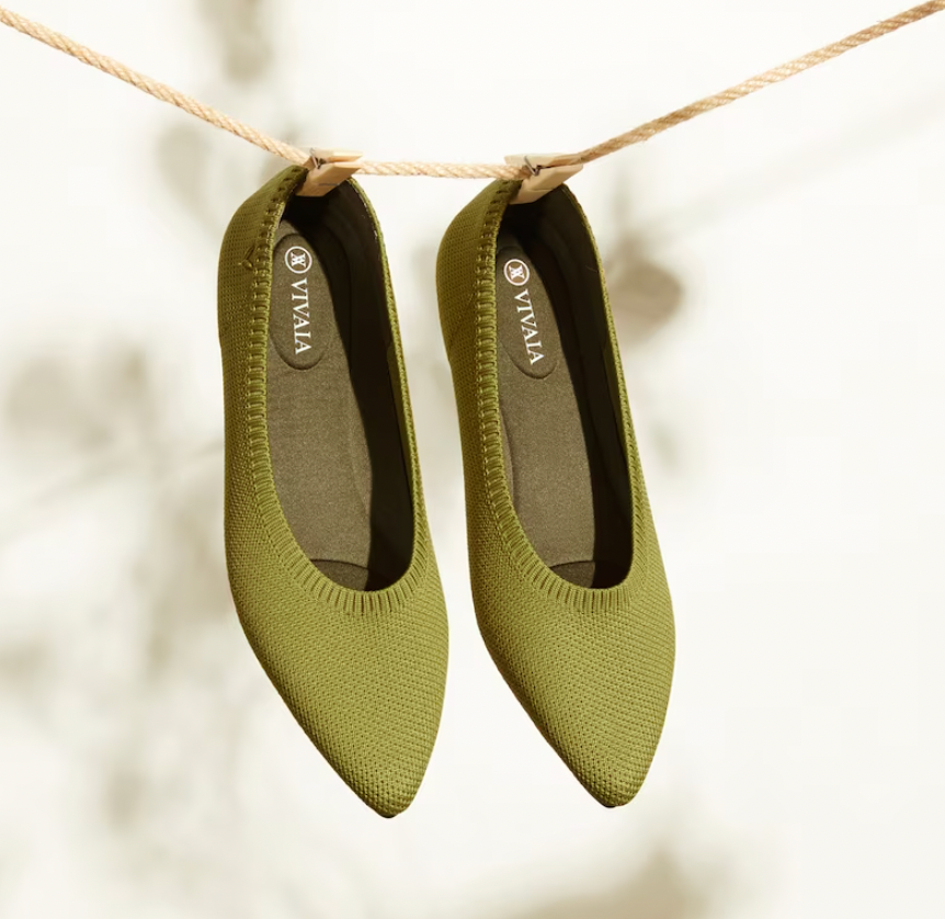 Bequeme Damen-Sandalen, sommerliche Fußbettsandalen in Beige-Schwarz, ideal für Alltag und besondere Anlässe.