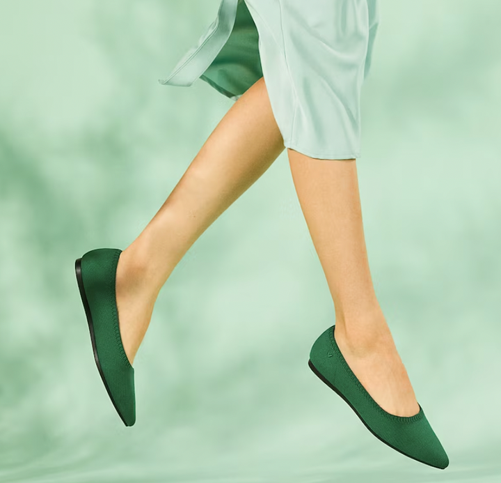 Bequeme Damen-Sandalen, sommerliche Fußbettsandalen in Beige-Schwarz, ideal für Alltag und besondere Anlässe.