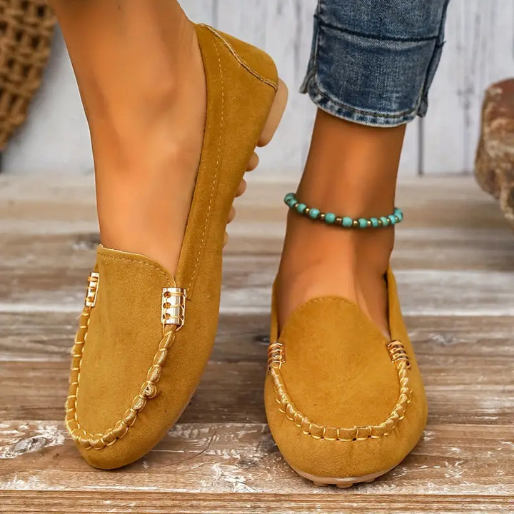 "Bequeme gelbe Slip-On Schuhe für Herren, stilvoll, elegant und vielseitig einsetzbar, ideal für Arbeit und Freizeit."