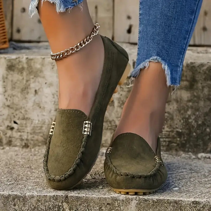 "Bequeme gelbe Slip-On Schuhe für Herren, stilvoll, elegant und vielseitig einsetzbar, ideal für Arbeit und Freizeit."