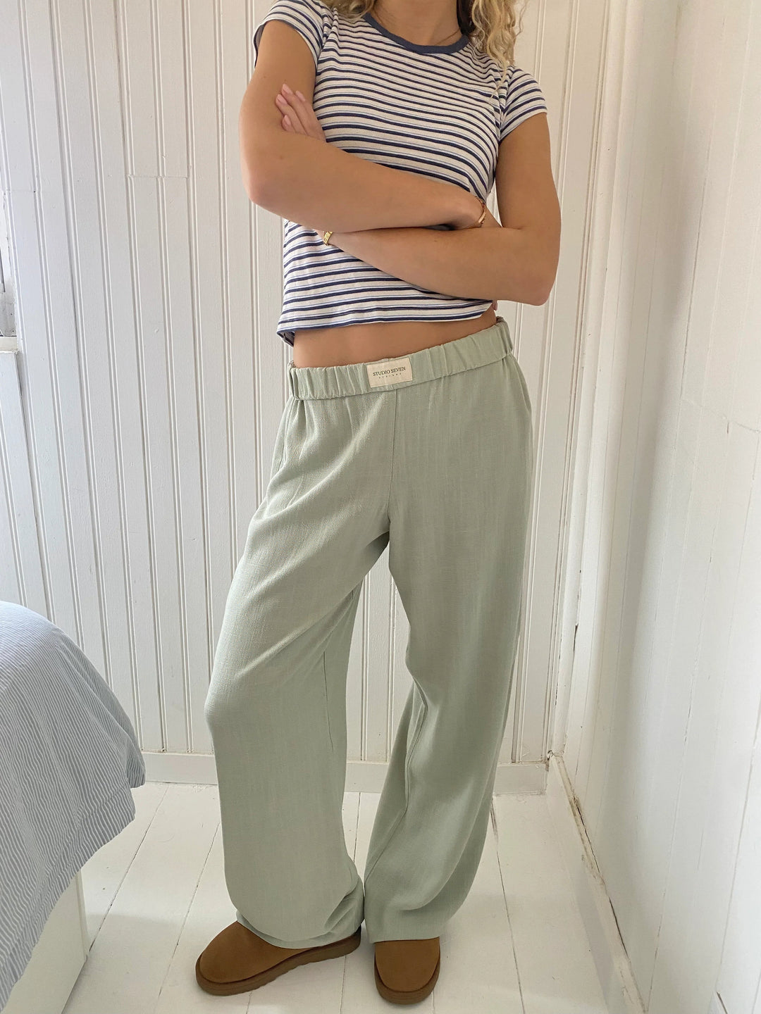 "Bequeme Lounge-Hose mit elastischem Bund, weites Bein und vintage Streifendruck für stilvolle Loungewear."