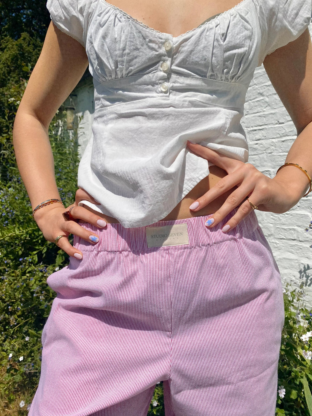 "Bequeme Lounge-Hose mit elastischem Bund, weites Bein und vintage Streifendruck für stilvolle Loungewear."