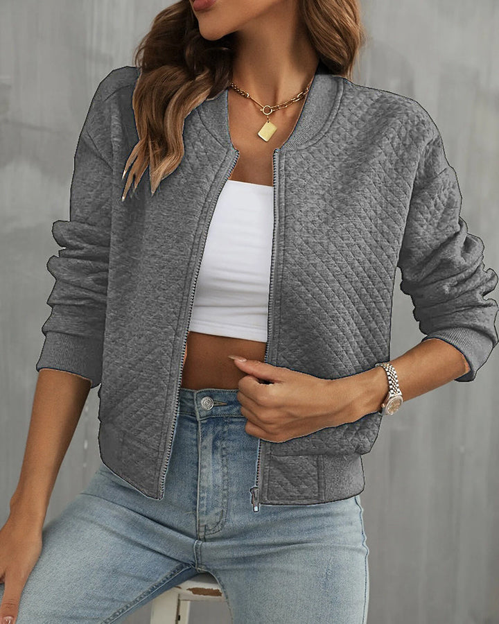 "Blaue Sommer Bomberjacke Gesine, leichtes und atmungsaktives Material, moderner Schnitt, elegante Details für Damen."