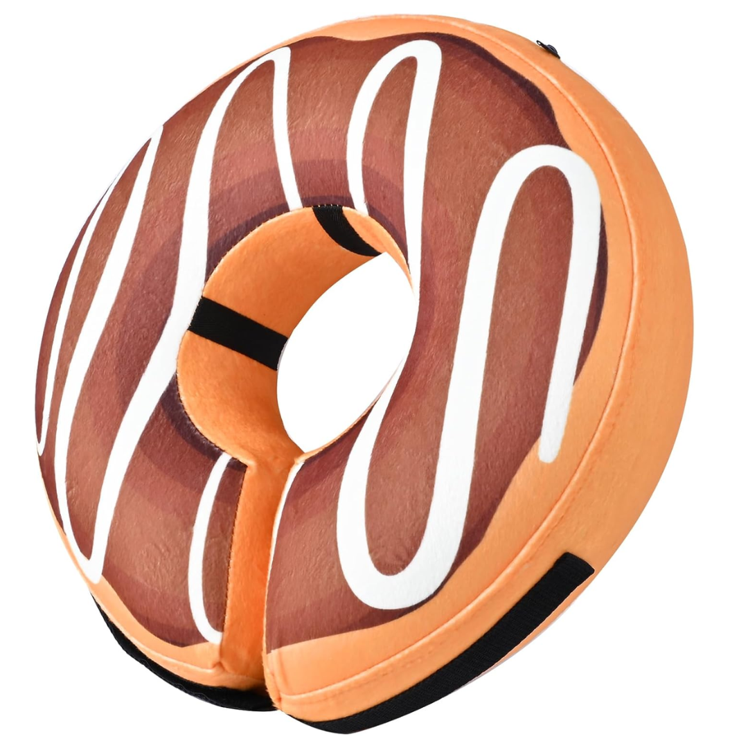 Blauer, aufblasbarer Hundekragen vorne, verstellbar, weich und donutförmig für stressfreie Genesung von Haustieren.