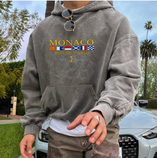 "Blauer Luxus Herren Hoodie mit edler Monaco Monte Carlo Yacht Club-Stickerei, aus hochwertigen Materialien gefertigt."