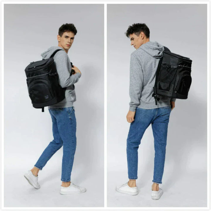 Blauer und schwarzer 33L Rucksack Kühltasche mit großen Fächern und ergonomischen Gurten, ideal für unterwegs.