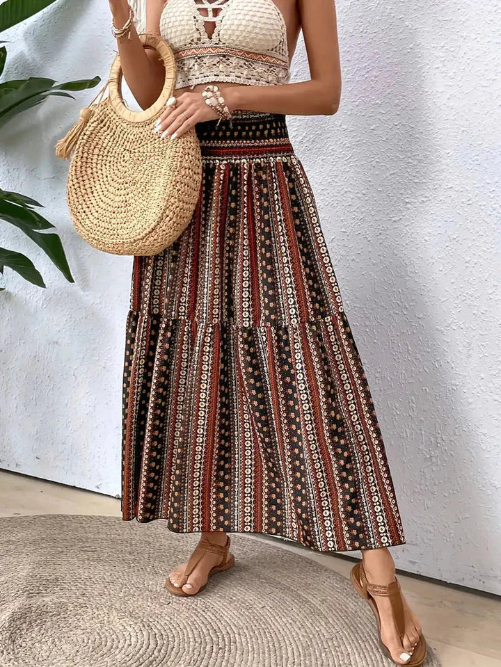 Boho Maxirock Damen, fließend mit Muster und raffinierter Taille, für elegante Looks in Schwarz, Rot oder Braun.