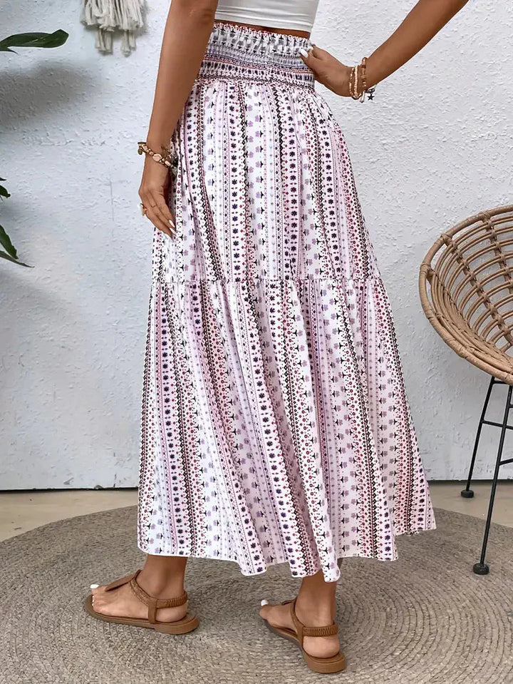 Boho Maxirock Damen, fließend mit Muster und raffinierter Taille, für elegante Looks in Schwarz, Rot oder Braun.