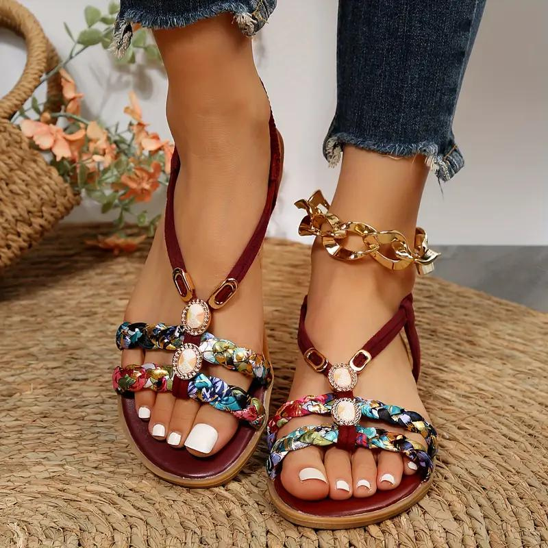 "Boho-Sandalen Damen flach, elastische Riemen, bequeme Sommerschuhe in stilvollen Farben, ideal für Freizeitoutfits."