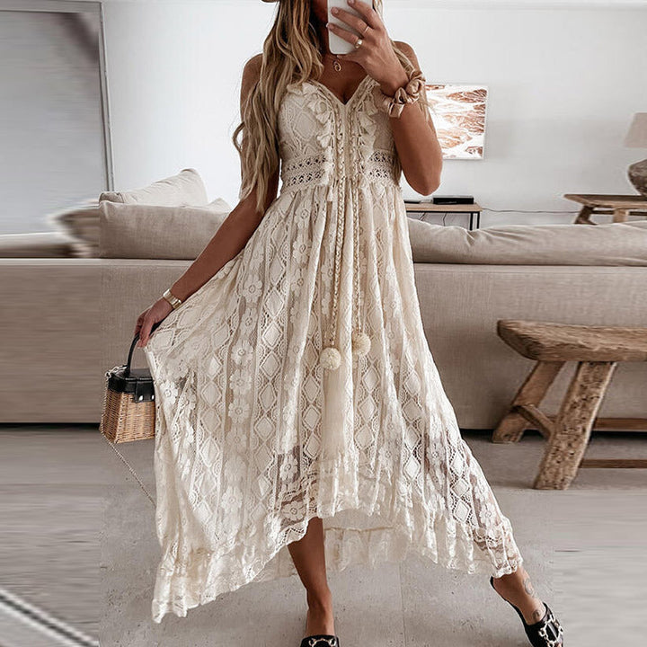 "Boho Sommerkleid mit romantischer Stickerei und Bommeln, luftig-leichte Passform, perfekt für heiße Tage und jeden Anlass."