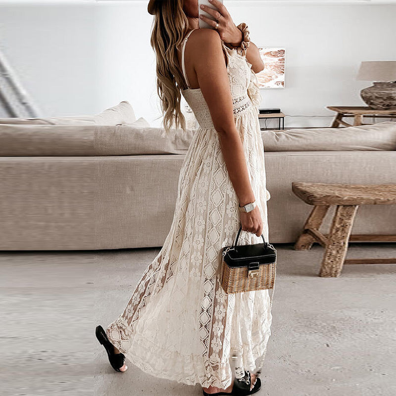 "Boho Sommerkleid mit romantischer Stickerei und Bommeln, luftig-leichte Passform, perfekt für heiße Tage und jeden Anlass."
