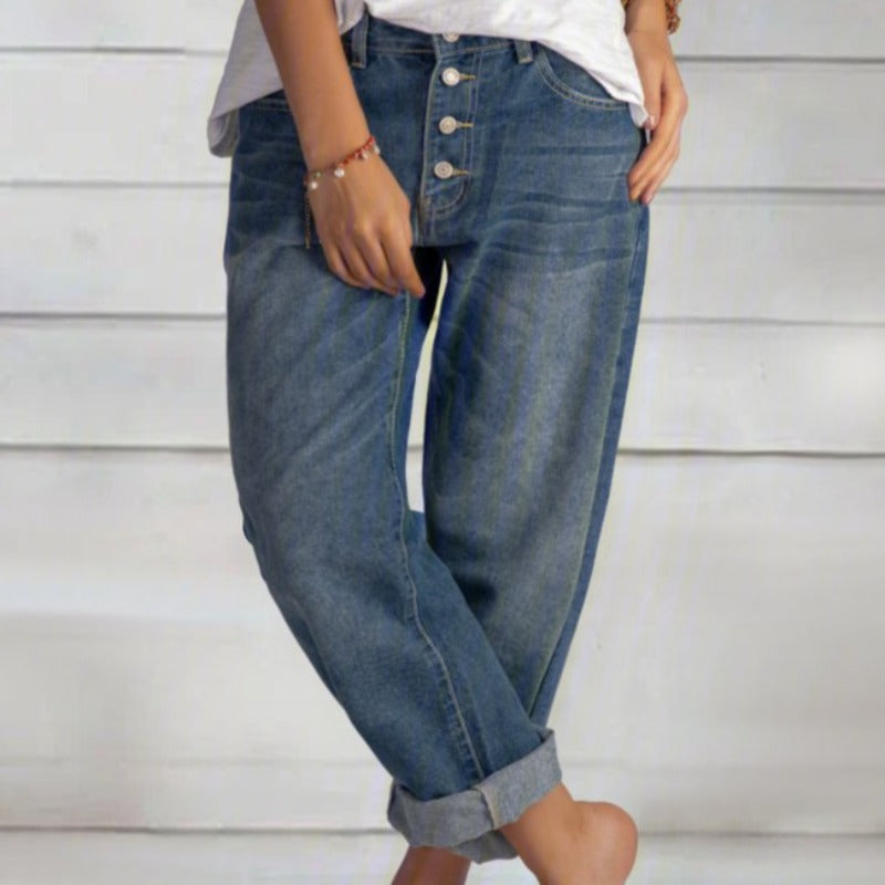 Boyfriend Jeans Damen in Blau, lässige Passform, entspanntes Design; vielseitig kombinierbar mit verschiedenen Outfits.