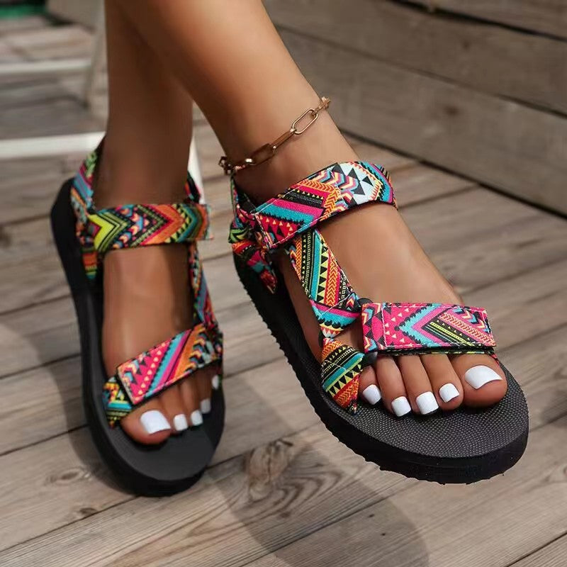 "Bunte orthopädische Sandalen mit Strasssteinen, T-Riemen-Design, flacher Sohle für Damen in leuchtenden Sommerfarben"