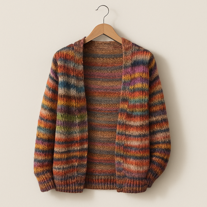 Bunte, warme Strickjacke; mehrfarbig, weich, stilvoll, ideal für Komfort und fröhlichen Look bei kühlen Temperaturen.