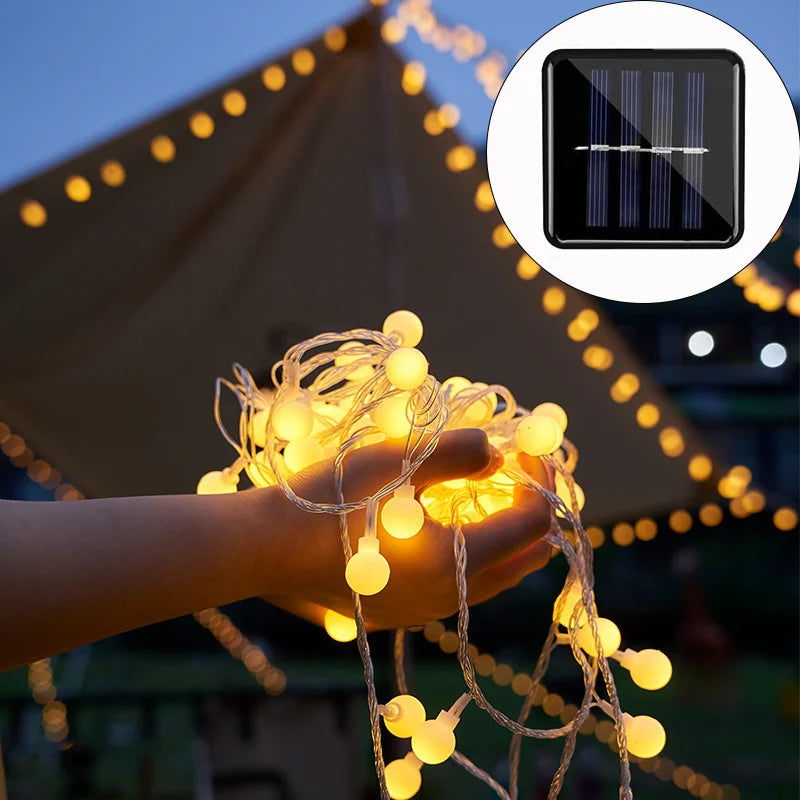 "Bunte, wetterfeste, solarbetriebene LED-Lichterkette für den Außenbereich zur festlichen, energiesparenden Beleuchtung."