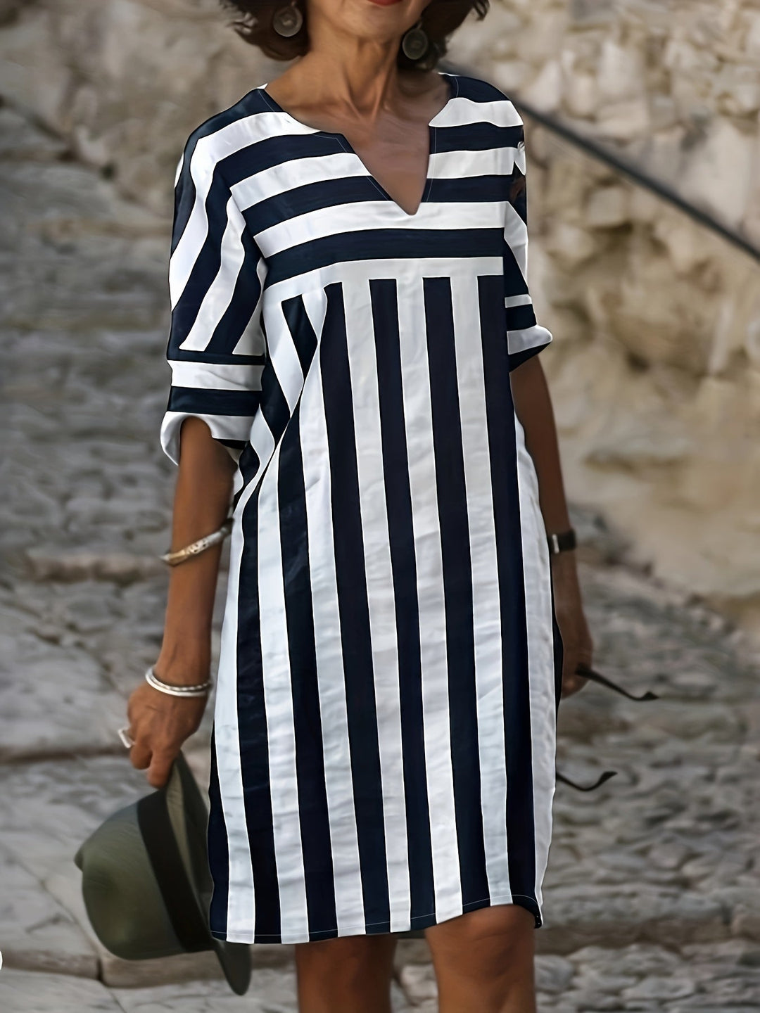 "Charmantes Damen-Sommerkleid mit zeitlosem Streifenmuster, Mini-Silhouette, atmungsaktivem Material für stilvolle Sommerlook