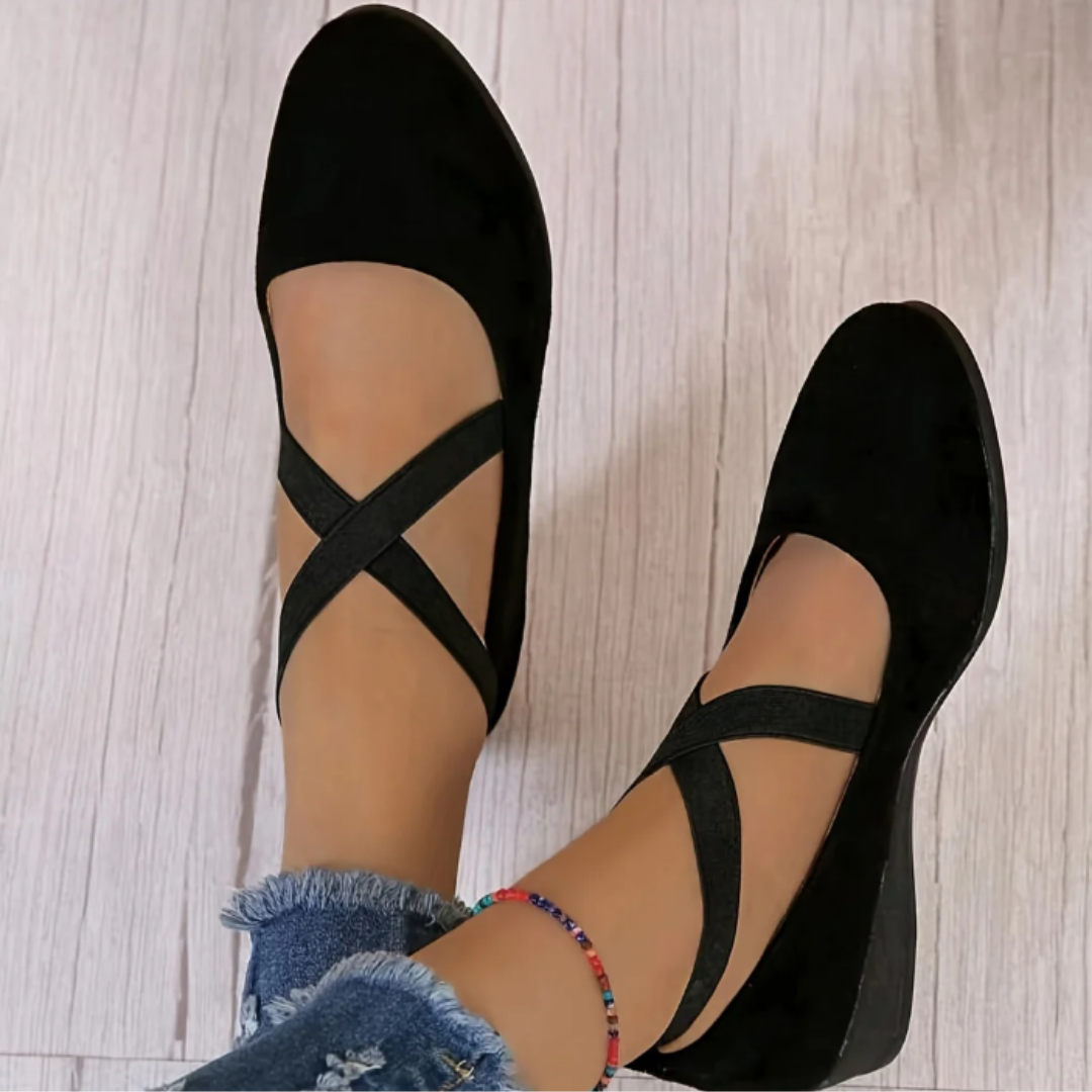 "Damen Ballettschuhe in Beige, elegantes Design, komfortabel mit kompensierter Ferse, ideal für Alltag und Anlässe."