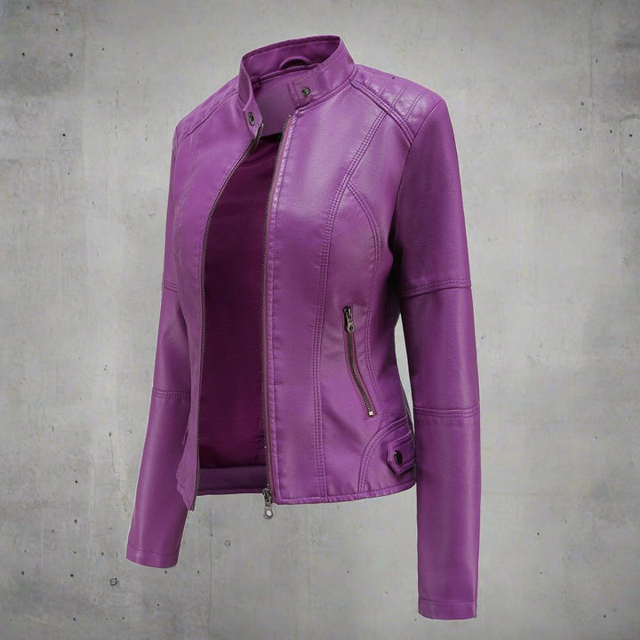 "Damen Bikerjacke mit Stehkragen im kurzen Schnitt, elegante Vorderansicht, modernes Design, ideal für vielseitige Outfits."