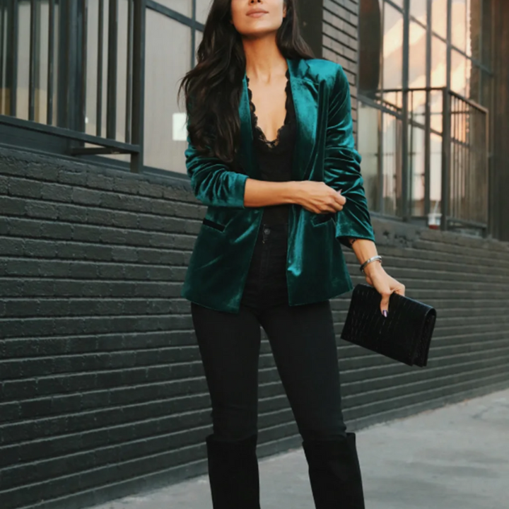 "Damen Blazer beige, elegant, zeitlos, figurbetont, besonders für Business und Abendveranstaltungen geeignet."