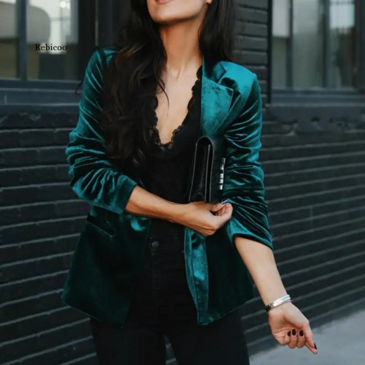 "Damen Blazer beige, elegant, zeitlos, figurbetont, besonders für Business und Abendveranstaltungen geeignet."
