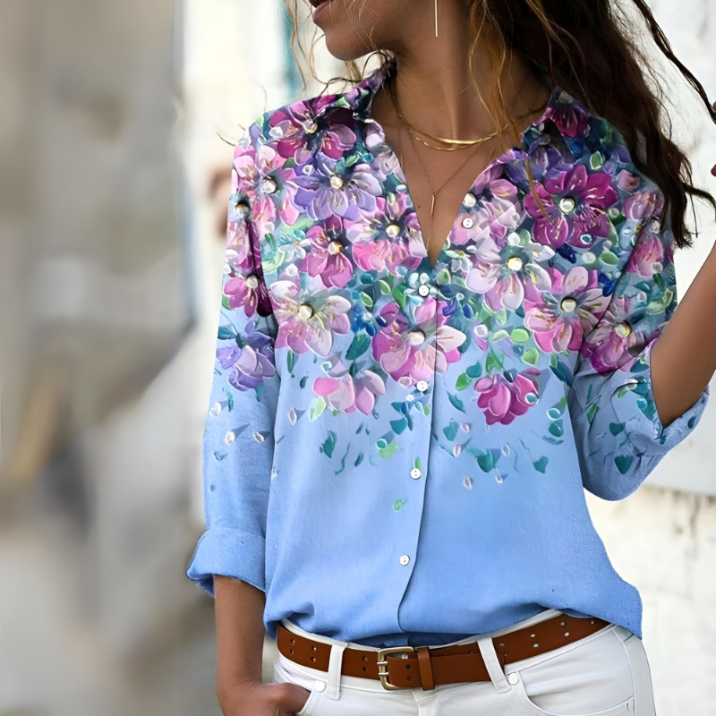 "Damen Bluse mit lebendigem Print und weich fließendem Stoff für elegantes, komfortables Tragen."
