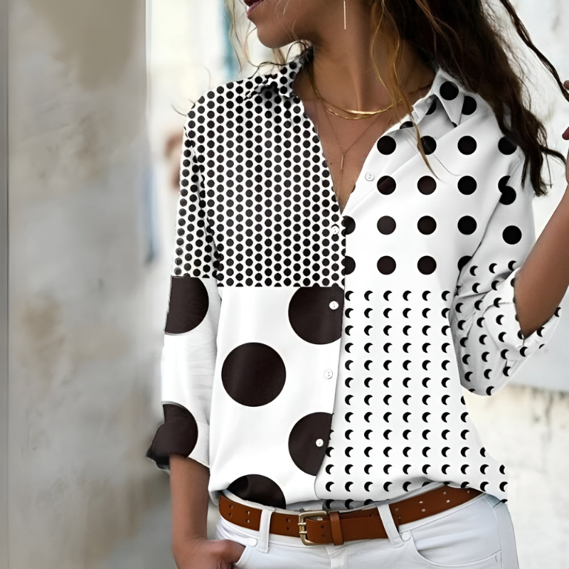"Damen Bluse mit lebendigem Print und weich fließendem Stoff für elegantes, komfortables Tragen."