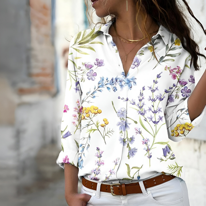 "Damen Bluse mit lebendigem Print und weich fließendem Stoff für elegantes, komfortables Tragen."