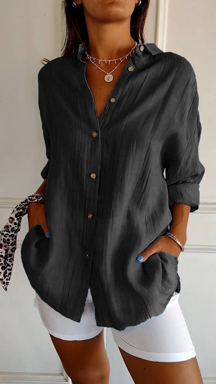 Damen Button-Down Hemd, leicht und atmungsaktiv, weiß, perfekt für Sommer, vielseitiges Styling mit Röcken oder Jeans.