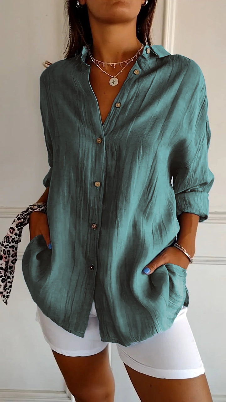 Damen Button-Down Hemd, leicht und atmungsaktiv, weiß, perfekt für Sommer, vielseitiges Styling mit Röcken oder Jeans.