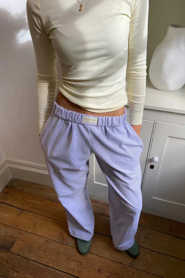 "Damen Freizeithose aus Baumwolle, elastischer Bund, lässige Passform, vielseitig kombinierbar, Seiteansicht."