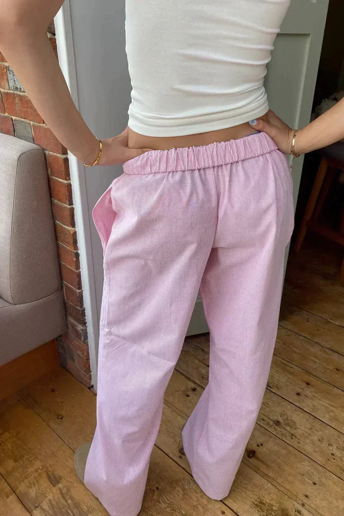 "Damen Freizeithose aus Baumwolle, elastischer Bund, lässige Passform, vielseitig kombinierbar, Seiteansicht."