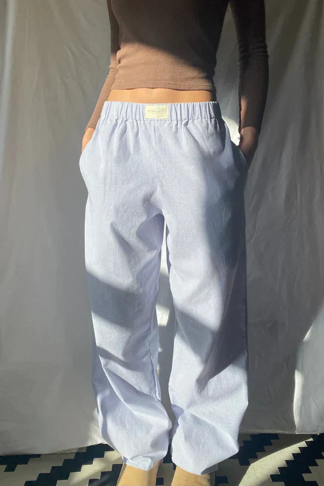 "Damen Freizeithose aus Baumwolle, elastischer Bund, lässige Passform, vielseitig kombinierbar, Seiteansicht."