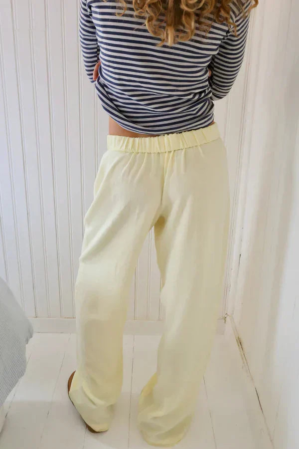 "Damen Freizeithose aus Baumwolle, elastischer Bund, lässige Passform, vielseitig kombinierbar, Seiteansicht."