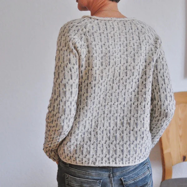 Damen Gestrickter Pullover in enger Passform, weiches Material, beige Farbe, stylisch und bequem für jeden Anlass.