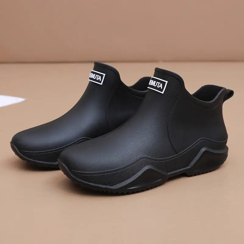"Damen Gummistiefel: Wasserdicht, elegant, trendig, schwarzes Design, ideal für Regenwetter und Outdoor-Aktivitäten."