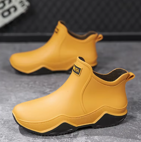 "Damen Gummistiefel: Wasserdicht, elegant, trendig, schwarzes Design, ideal für Regenwetter und Outdoor-Aktivitäten."