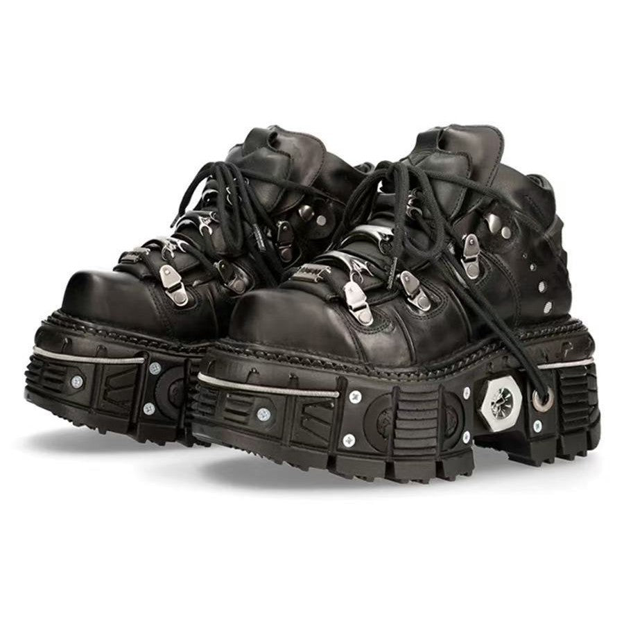 "Damen High-Top Stiefel, robustes Leder, Gummisohle, Schnürsenkel, Metallakzente, lässig und urban, vielseitig einsetzbar."