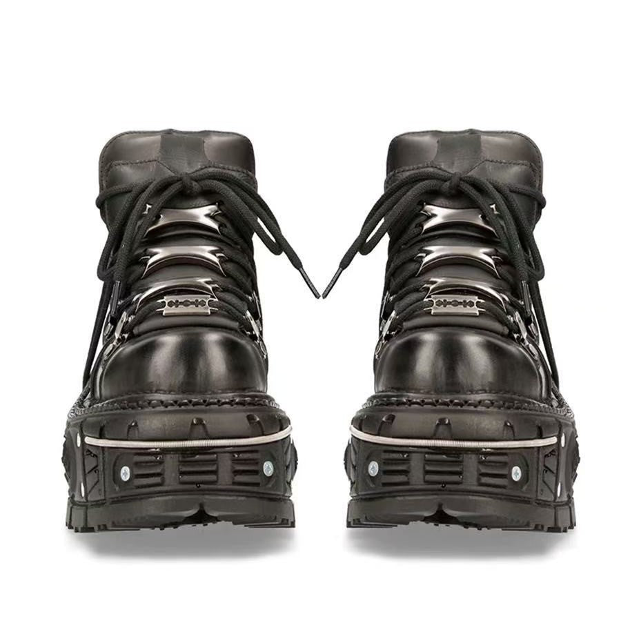 "Damen High-Top Stiefel, robustes Leder, Gummisohle, Schnürsenkel, Metallakzente, lässig und urban, vielseitig einsetzbar."