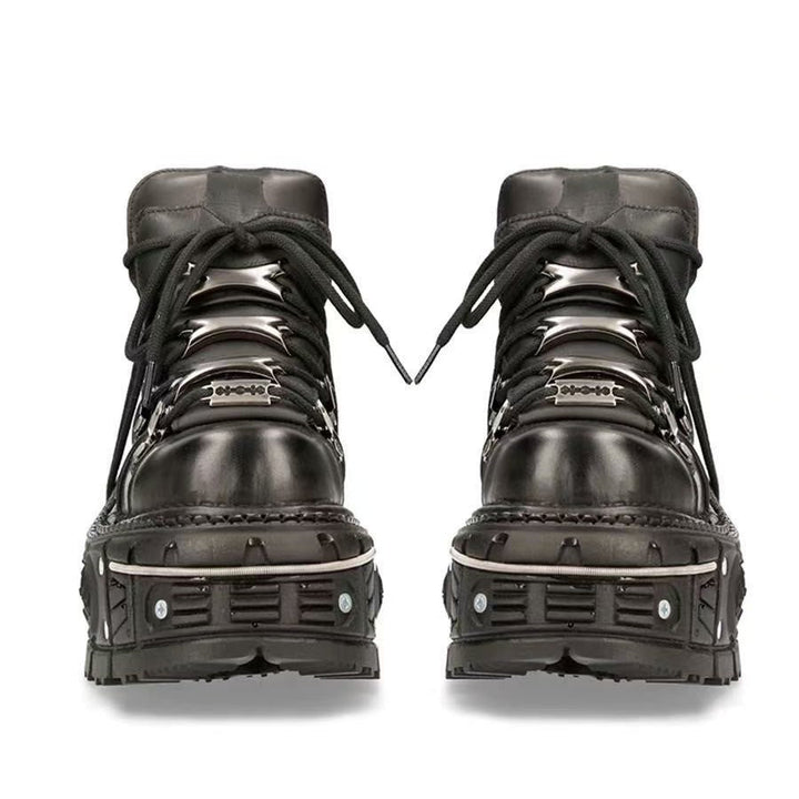 "Damen High-Top Stiefel, robustes Leder, Gummisohle, Schnürsenkel, Metallakzente, lässig und urban, vielseitig einsetzbar."