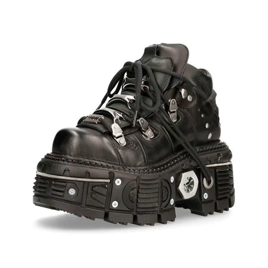 "Damen High-Top Stiefel, robustes Leder, Gummisohle, Schnürsenkel, Metallakzente, lässig und urban, vielseitig einsetzbar."