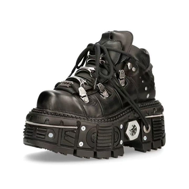 "Damen High-Top Stiefel, robustes Leder, Gummisohle, Schnürsenkel, Metallakzente, lässig und urban, vielseitig einsetzbar."