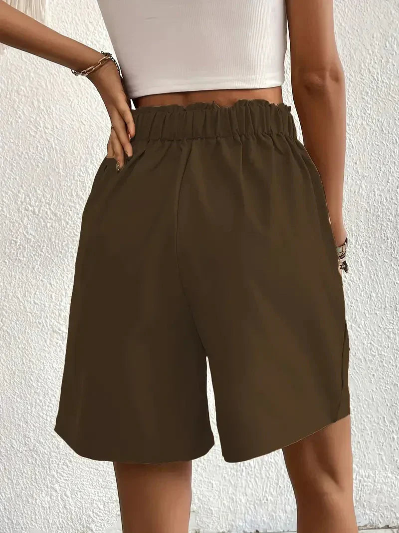 "Damen High Waist Shorts aus Leinen mit schrägen Taschen, elegante Passform, ideal für Sommerkleidung, hintere Ansicht"