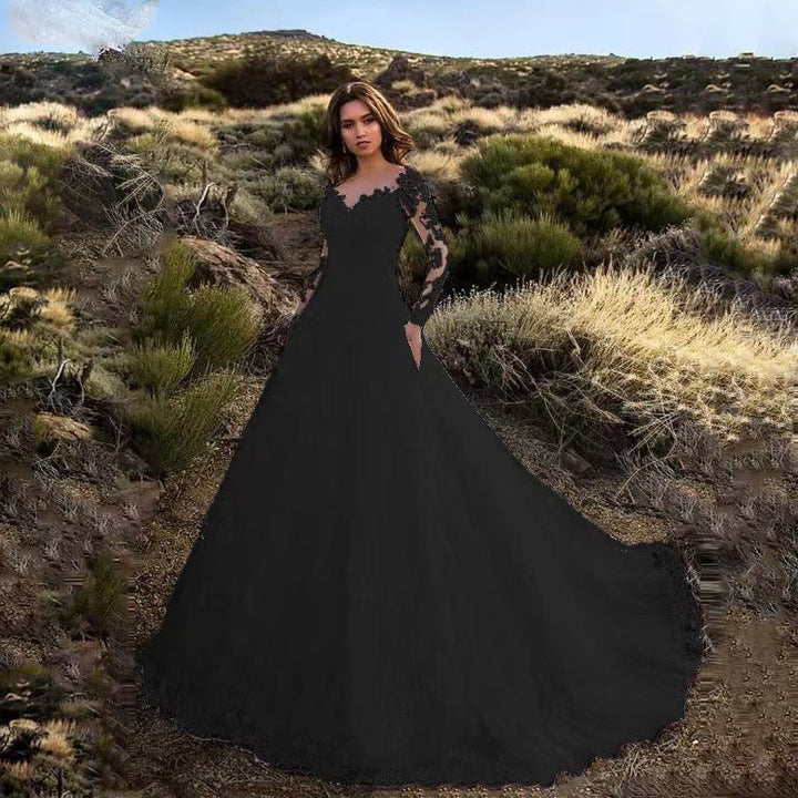 "Damen Hochzeitskleid aus eleganter Spitze mit voluminösem Rock, V-Ausschnitt und langen Ärmeln für romantische Hochzeiten."