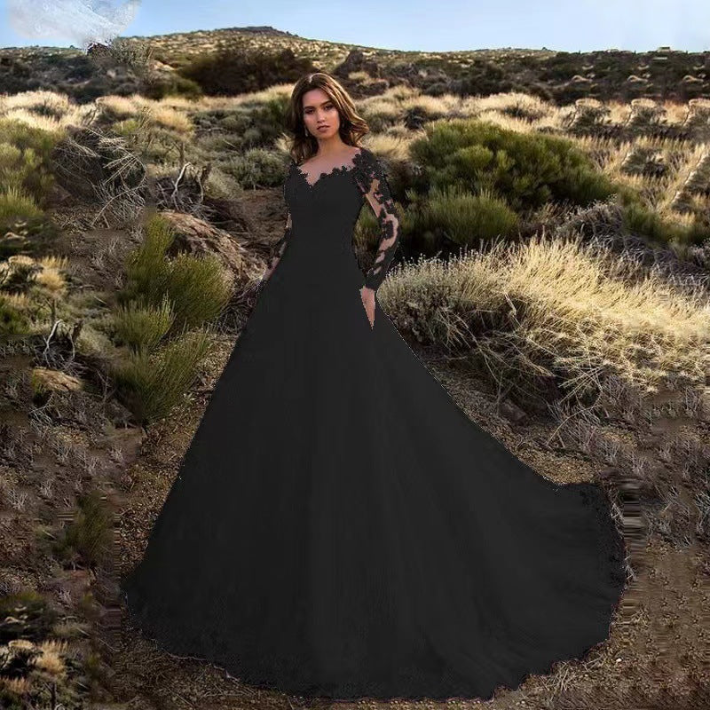 "Damen Hochzeitskleid aus eleganter Spitze mit voluminösem Rock, V-Ausschnitt und langen Ärmeln für romantische Hochzeiten."