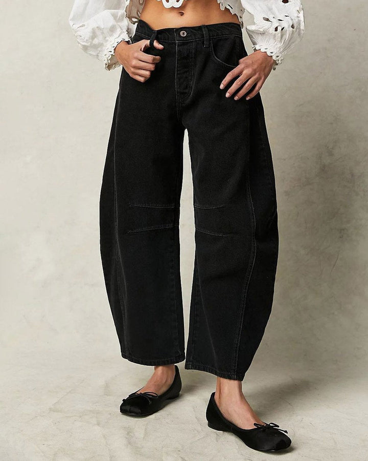 "Damen Jeans Mid Rise, lässiger Stil, distressed Finish, schräger Saum, blau, 4-Pocket-Design, bequem und elegant."