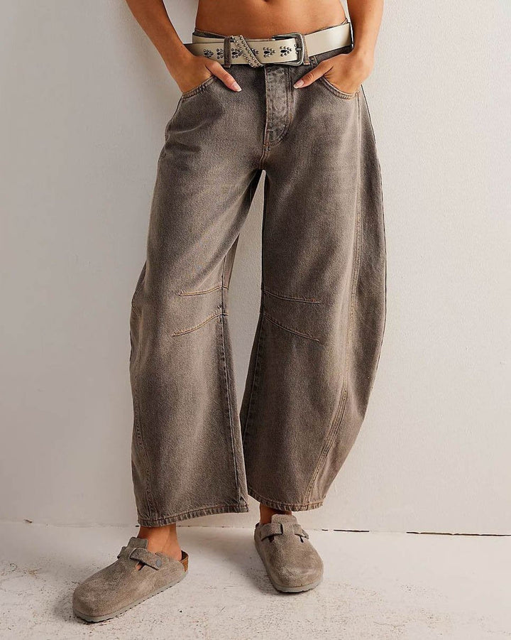 "Damen Jeans Mid Rise, lässiger Stil, distressed Finish, schräger Saum, blau, 4-Pocket-Design, bequem und elegant."
