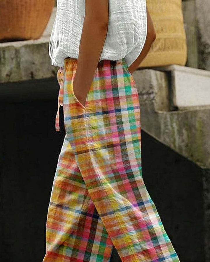 "Damen karierte Hose mit Taschen, klassisches Karomuster, vielseitig, stilvoller Komfort, ideal für Alltag und Büro."